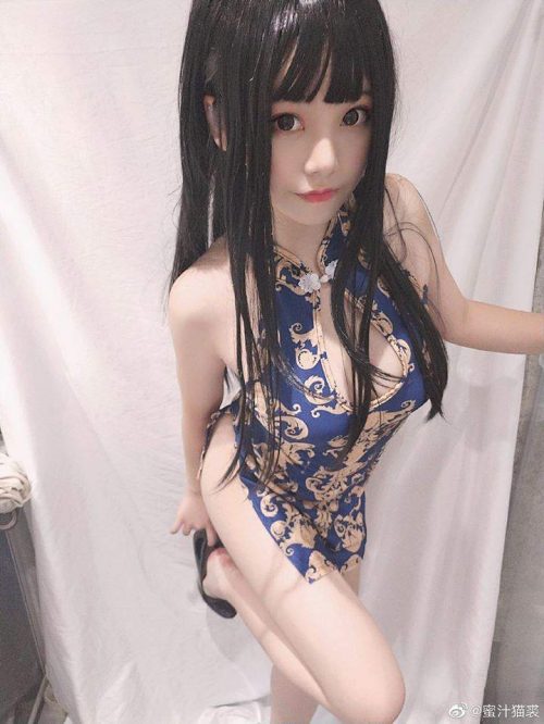 中国人美少女コスプレイヤー蜜汁猫裘のエロ画像16